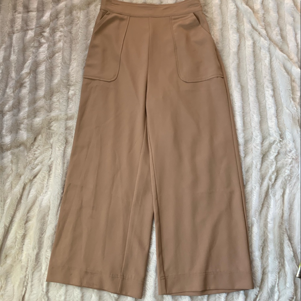 NWT, BB Dakota Women's One Stop High Waisted Stretch Crepe Crop Pant, size 6